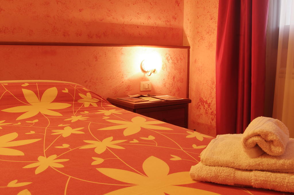 B&B Fantar House Carbonia Habitación foto