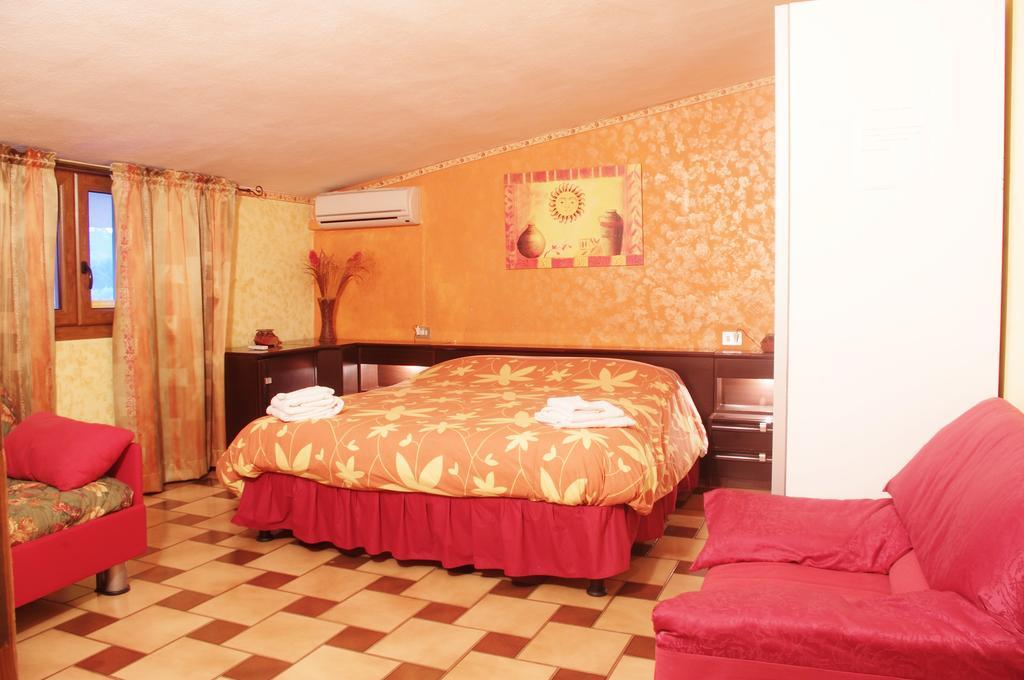 B&B Fantar House Carbonia Habitación foto
